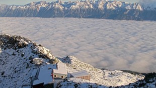 Blick vom Glungezer auf die Nordkette am frühen Samstagvormittag: Unter der dicken Nebeldecke ...