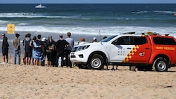 Bei einer Hai-Attacke vor der Küste von Sydney ist ein Surfer tödlich verletzt worden.