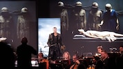 Live-Visuals als Kulisse für die Wiederentdeckung einer Kammeroper aus dem „Ghetto“