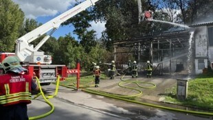 Mehrere Wehren warne am Samstag bei dem Dachstuhlbrand in Klosterneuburg im Einsatz. 