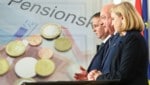 Vizekanzler Andreas Babler, Kanzler Stocker und NEOS-Chefin Beate Meinl-Reisinger verhandeln am ...