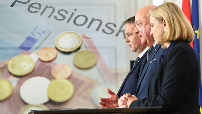 Vizekanzler Andreas Babler, Kanzler Stocker und NEOS-Chefin Beate Meinl-Reisinger verhandeln am ...