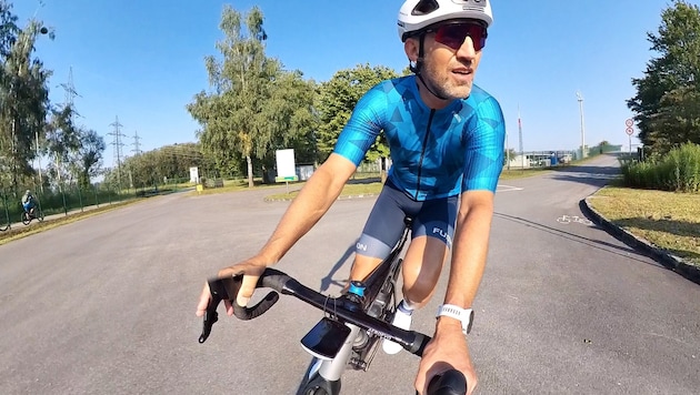 Triathlet Wolfgang Ermeling (57) überstand den Unfall bei seiner Radtour durch Glück mit ...