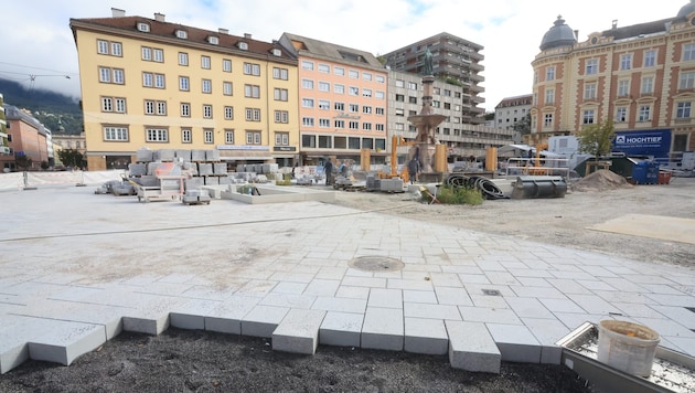 Der Landhausplatz ist bereits eine Betonwüste, auch beim Boznerplatz einige Meter weiter, wird ...