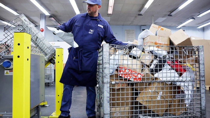 Ein Mitarbeiter des US-Postdienstes USPS (Archivbild)
