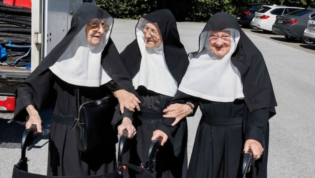 Bleiben weiter standhaft: Schwester Regina, Schwester Rita und Schwester Bernadette.