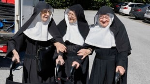 Regina, Rita und Bernadette geben sich kämpferisch.