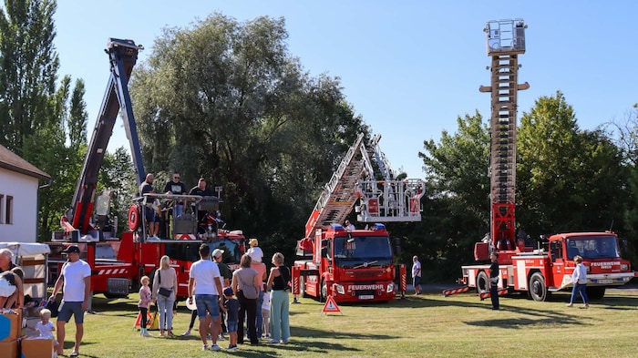Die Feuerwehr hat ihre wichtigsten Einsatzfahrzeuge gezeigt – vom Einsatzleitfahrzeug über das ...