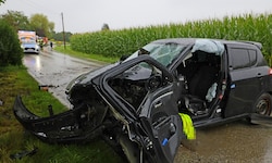 In diesem Auto saß die schwer verletzte Frau. 