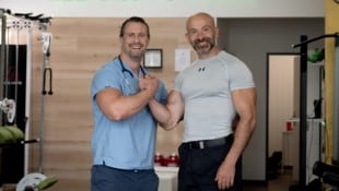 Rafael Pichler (li.) und Lukas Grigorescu geben ihr Know-how bei einem Vortrag im PVZ im Süden ...