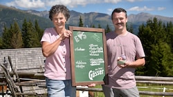 Macht auf der Alm eigenes Eis: Paul Schreilechner von der Kräutlhütte, Mama Waltraud.