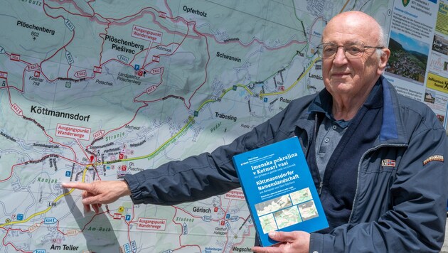 Vinko Wieser mit seinem Nachschlagwerk zur Namenskultur der Region um Köttmannsdorf