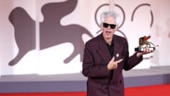 Der 72-Jährige wurde für seinen Film „Father Mother Sister Brother“ ausgezeichnet.