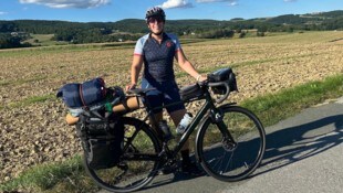 Anika Bruckner radelt mit dem Fahrrad rund 3000 Kilometer bis zum Jakobsweg – jeder Pedaltritt ...