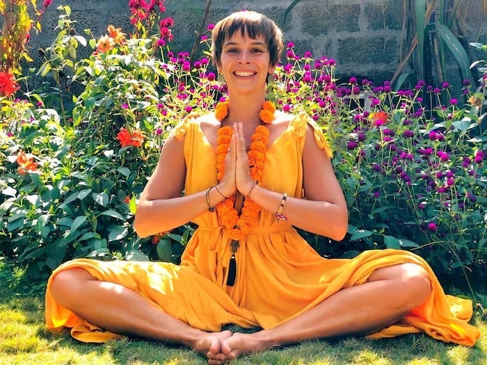 In Indien machte sie die Ausbildung zur Lachyoga-Lehrerin