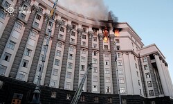Flammen schossen aus mehreren Räumlichkeiten des Regierungssitzes.