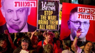 „Beendet den Krieg!“, lautet schon seit Monaten die Forderung an Premier Benjamin Netanyahu und ...