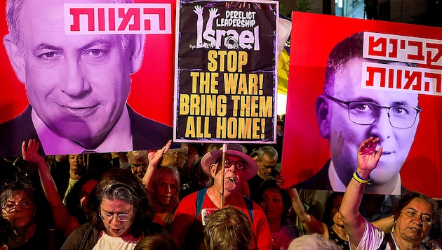 „Beendet den Krieg!“, lautet schon seit Monaten die Forderung an Premier Benjamin Netanyahu und ...