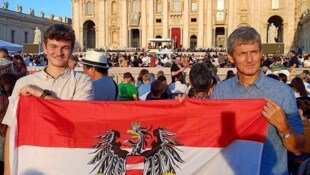 Peter und Raphael Haslinger kamen mit Österreich-Fahne.