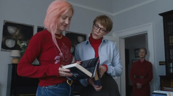 Vicky Krieps (l.) und Cate Blanchett im preisgekrönten Werk.