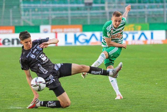 Tarik Muharemovic (li.) im Trikot des WAC
