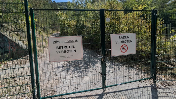 Derzeit ist das Baden im Steinbruchsee im Bezirk Mödling noch verboten.