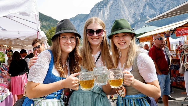 „Das nächste Jahr kommen wir wieder zum Kirtag“, sind sich diese drei Damen einig