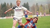 Ex-Nationalspieler Robert Ibertsberger (l.) kickte einst bei den Tennengauern, tanzt hier den ...