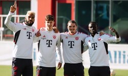 Gabriel Marusic (2. v. l.) mit Eric-Maxim Choupo-Moting, Marcel Sabitzer und Ex-Bulle Sadio ...