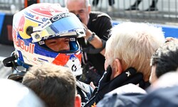 Max Verstappen (links) feiert mit Helmut Marko seinen Sieg in Monza. 