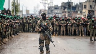 Bewaffnete Kämpfer der Hamas (Symbolbild)