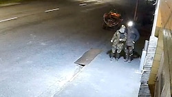 Tom Philips mit einem seiner Kinder vor dem Einbruch. Wenige Tage später schoss er einem Beamten ...
