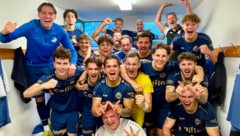 Der Jubel bei Doppeltorschützen Pierre Nagler (2. Reihe, rechts) und seinen Hohenemser ...