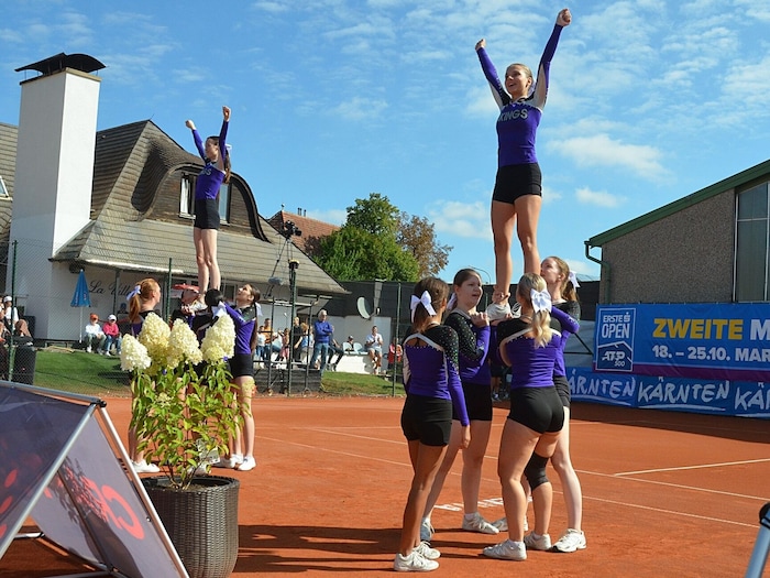 Die Cheerleaderinnen der Vienna Vikings.