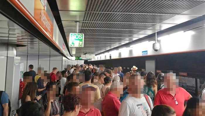 Verspätungen oder Ausfälle: Ein überfüllter Bahnsteig nach einer U-Bahnstörung.