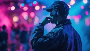 Grelle Lichter, viele Menschen und laute Musik können überfordern – sind Schutzräume die Antwort ...