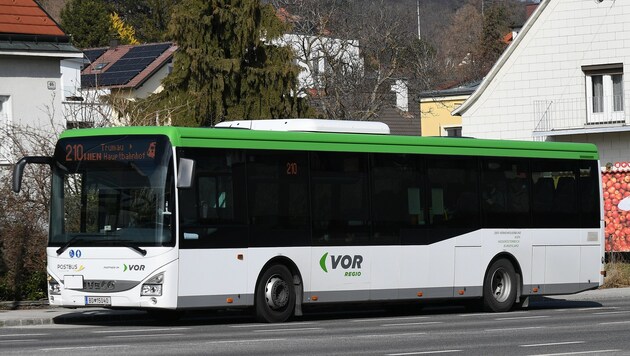 Angeblich aus Sicherheitsgründen dürfen Schüler nicht mehr vor ihrer Schule aussteigen ...