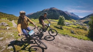 Mit Ski-Weltmeister Hannes Reichelt radelte ich bei der E-Bike WM für Jedermann durchs Tiroler ...