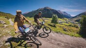 Mit Ski-Weltmeister Hannes Reichelt radelte ich bei der E-Bike WM für Jedermann durchs Tiroler ...
