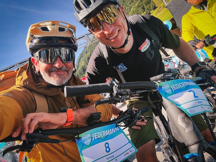 Hannes & Hannes: ein schnelles Selfie vor dem Rennstart.