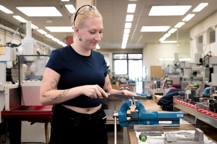 Bohl will einen Job im Bereich für Robotik ergattern. Mit zwei Praktikumsbetrieben hat sie ...