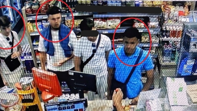 Die auf den Bildern ersichtlichen Personen stehen im Verdacht, zwei Männer mit Schlägen und ...