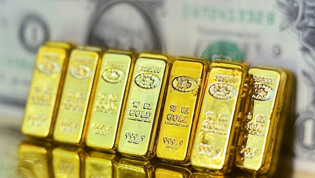 Seit dem Jahreswechsel ist der Goldpreis inzwischen um rund 1000 US-Dollar gestiegen.
