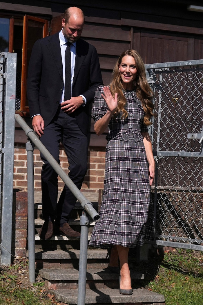 William und Kate auf den Stufen des Women’s Institute in Sunningdale