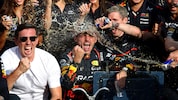 Entfesselter Jubel bei Mark Mateschitz und Max Verstappen.