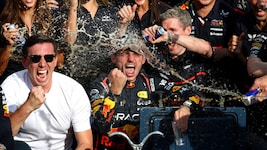 Entfesselter Jubel bei Mark Mateschitz und Max Verstappen.