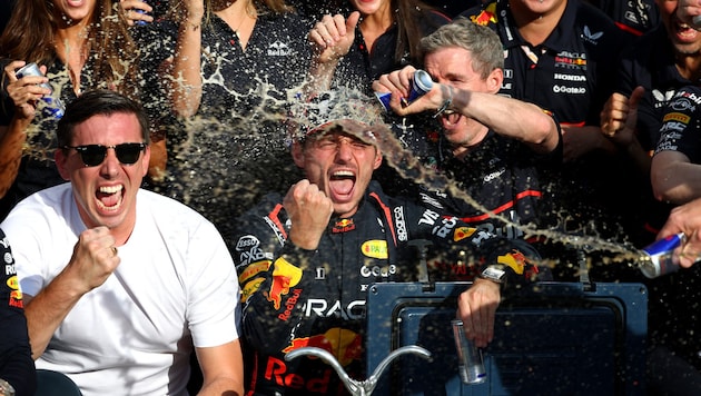 Entfesselter Jubel bei Mark Mateschitz und Max Verstappen.