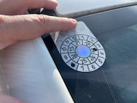 Für die beiden Autos hätte es kein Pickerl (Symbolbild) geben dürfen.