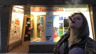 Fast nicht zu erkennen: Philipp Hochmair in der Rolle der Monika Donner 