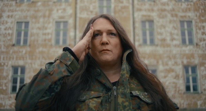 Monika Donner verkörpert sich im Film auch selber.